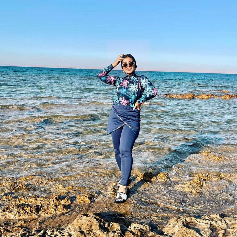 ⁦مايوه بوركيني كحلي مطبوع⁩ - الصورة ⁦5⁩